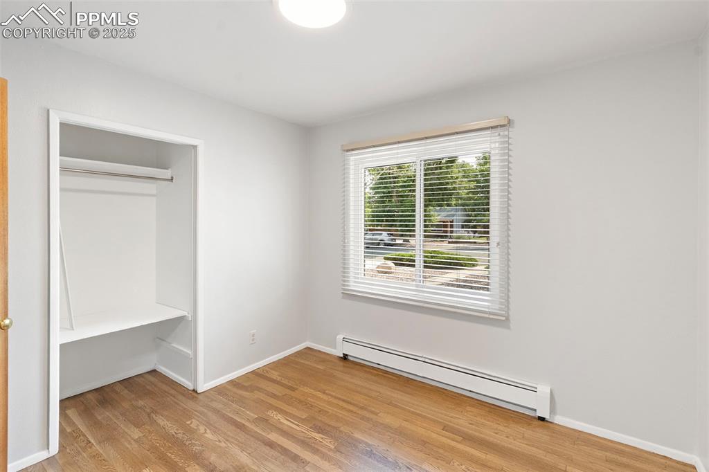 Image 19 of 27: Bedroom