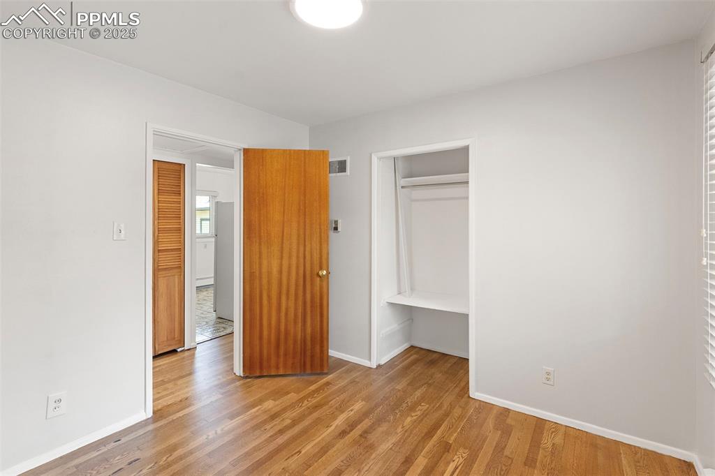 Image 20 of 27: Bedroom