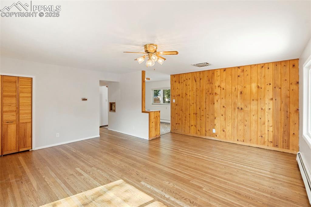 Image 5 of 27: Living Room