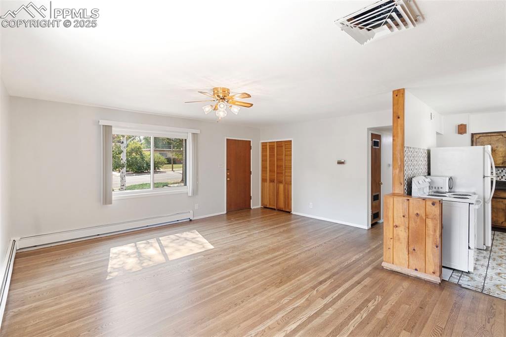 Image 6 of 27: Living Room