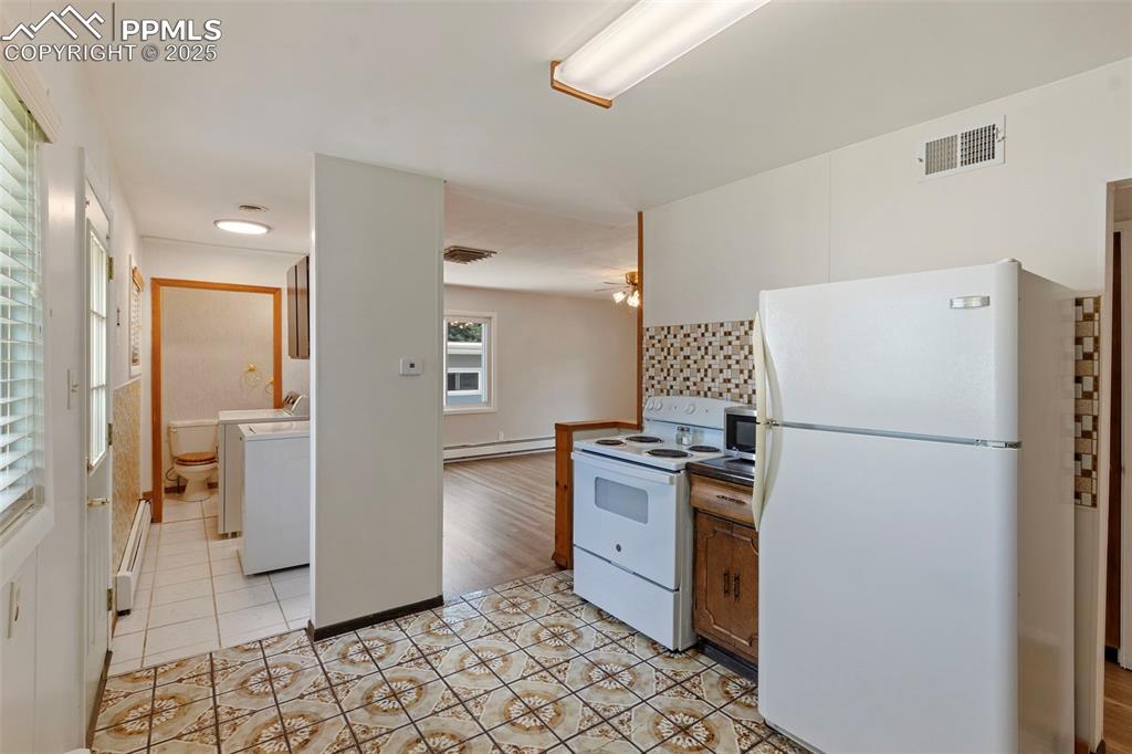 Image 9 of 27: Kitchen