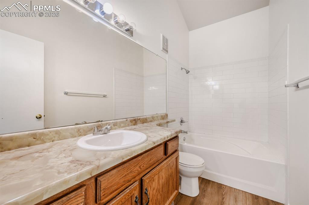 Image 22 of 26: Bathroom