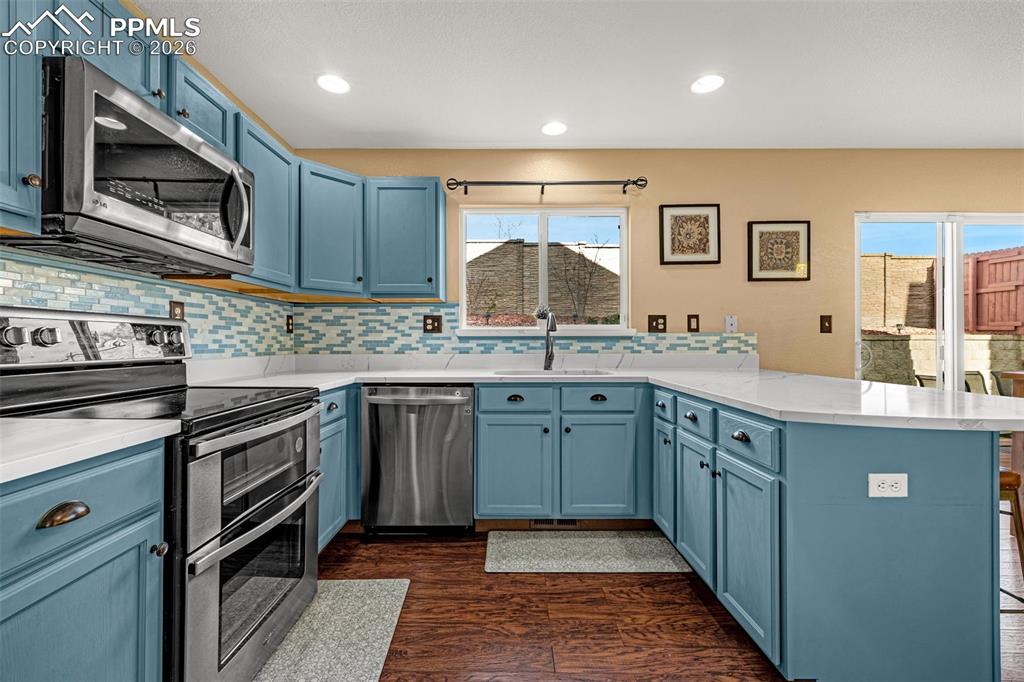 Image 10 of 44: Kitchen