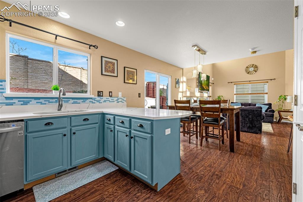 Image 11 of 44: Kitchen