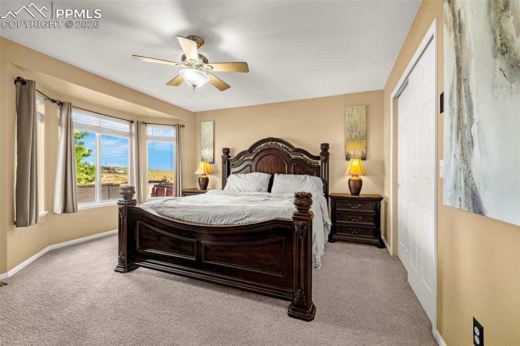 Image 14 of 44: Bedroom