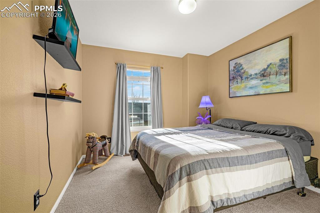 Image 22 of 44: Bedroom