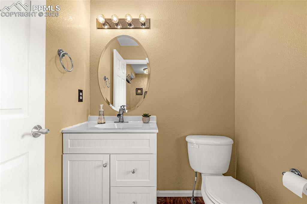 Image 30 of 44: Bathroom