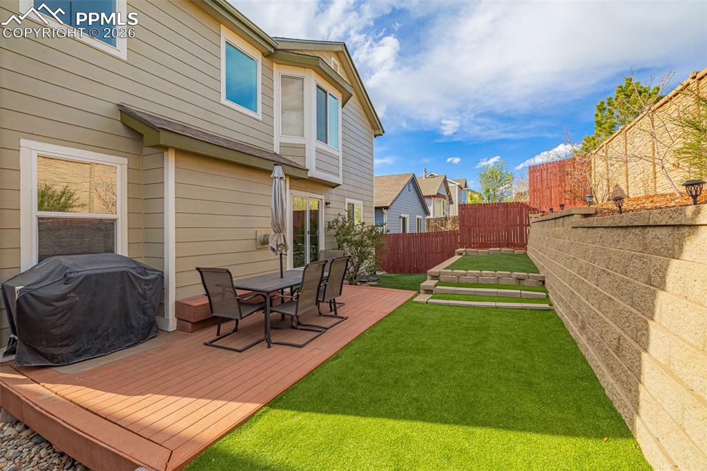 Image 31 of 44: Yard