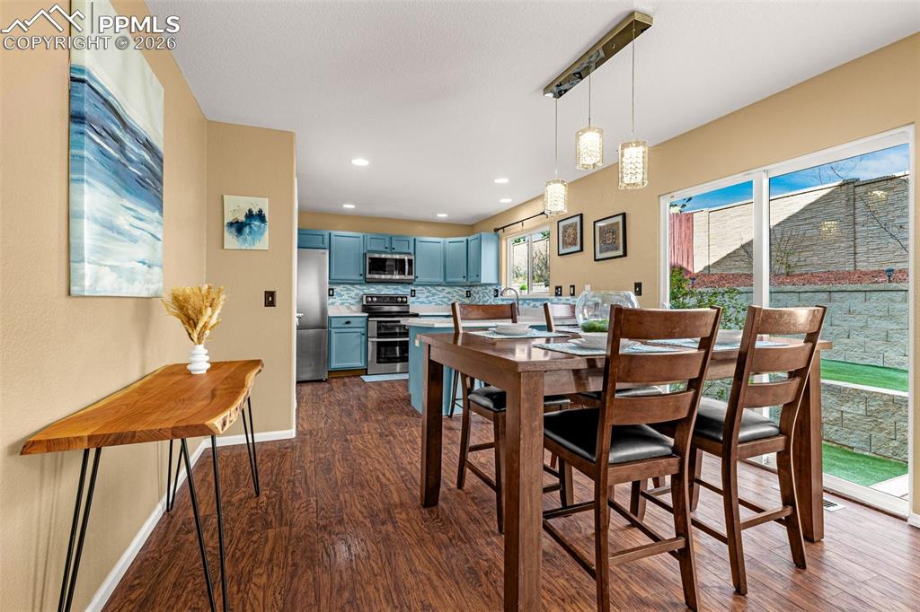 Image 7 of 44: Dining Area