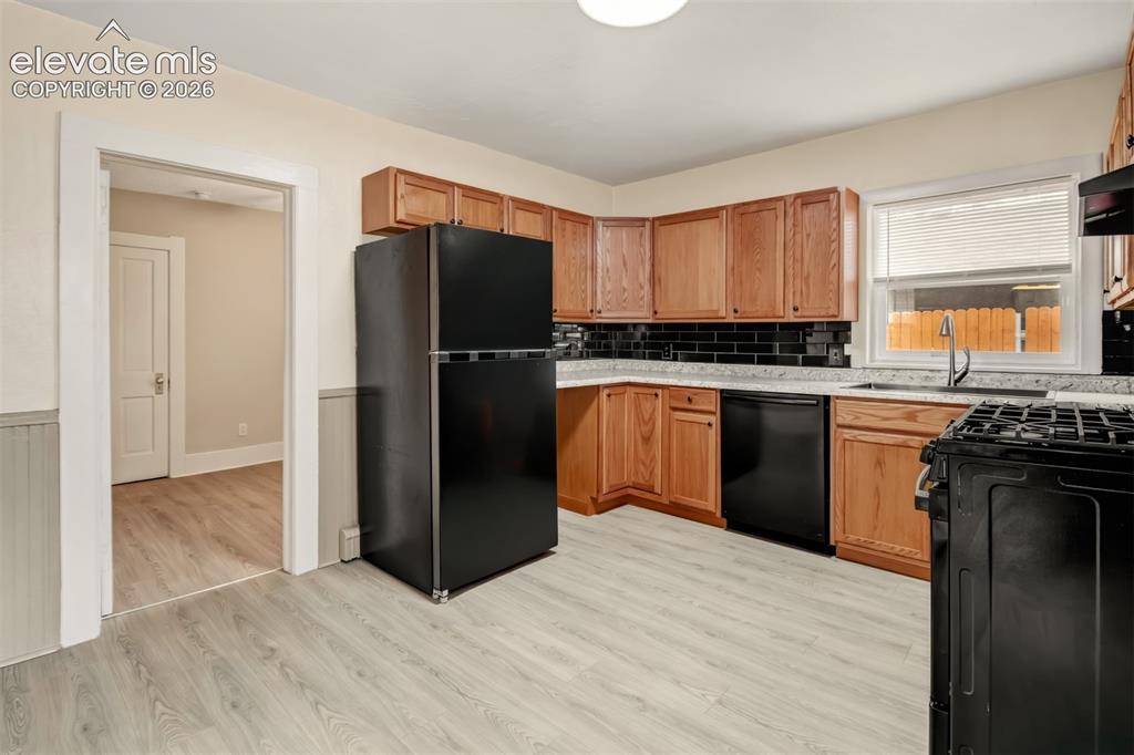 Image 6 of 34: Kitchen