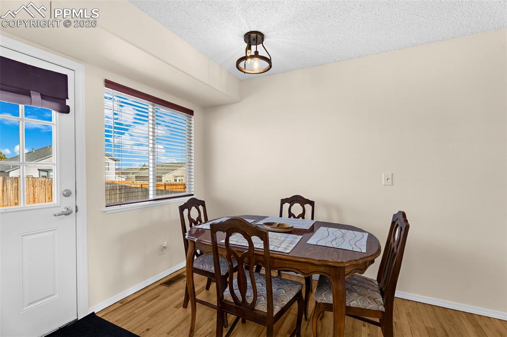 Image 10 of 34: Dining Area