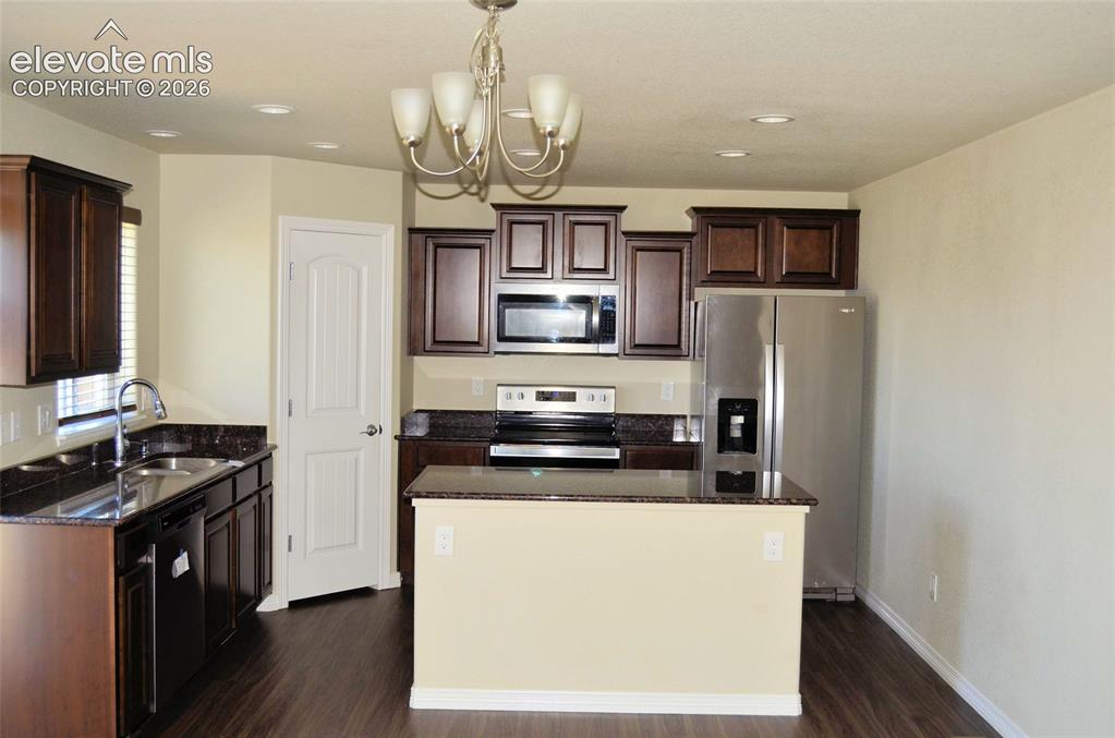 Image 3 of 15: Family Room