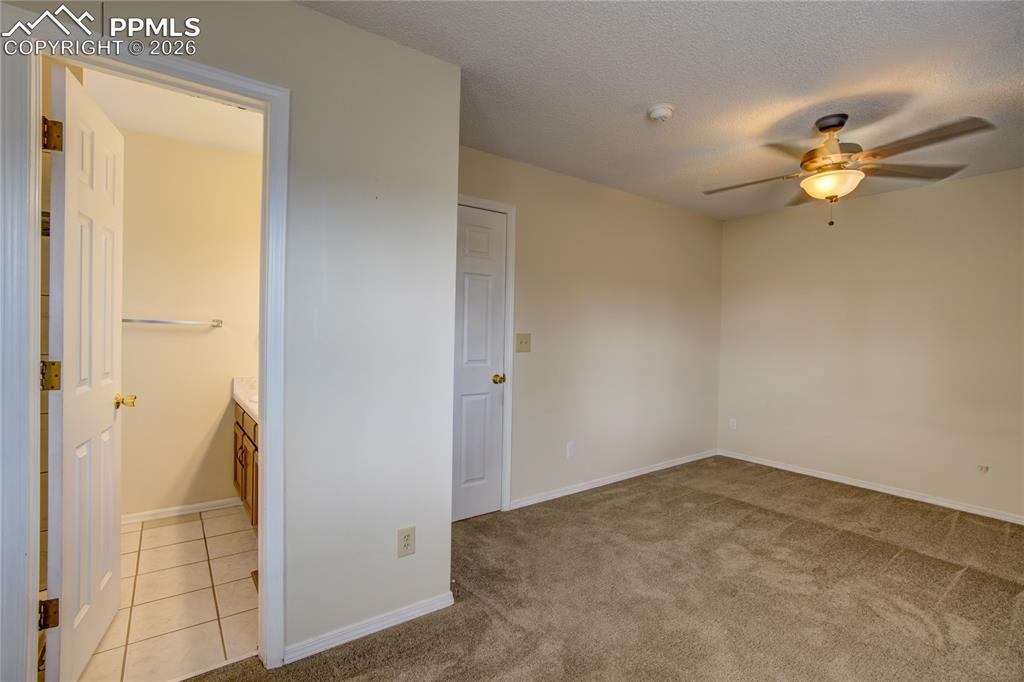 Image 14 of 28: Bedroom