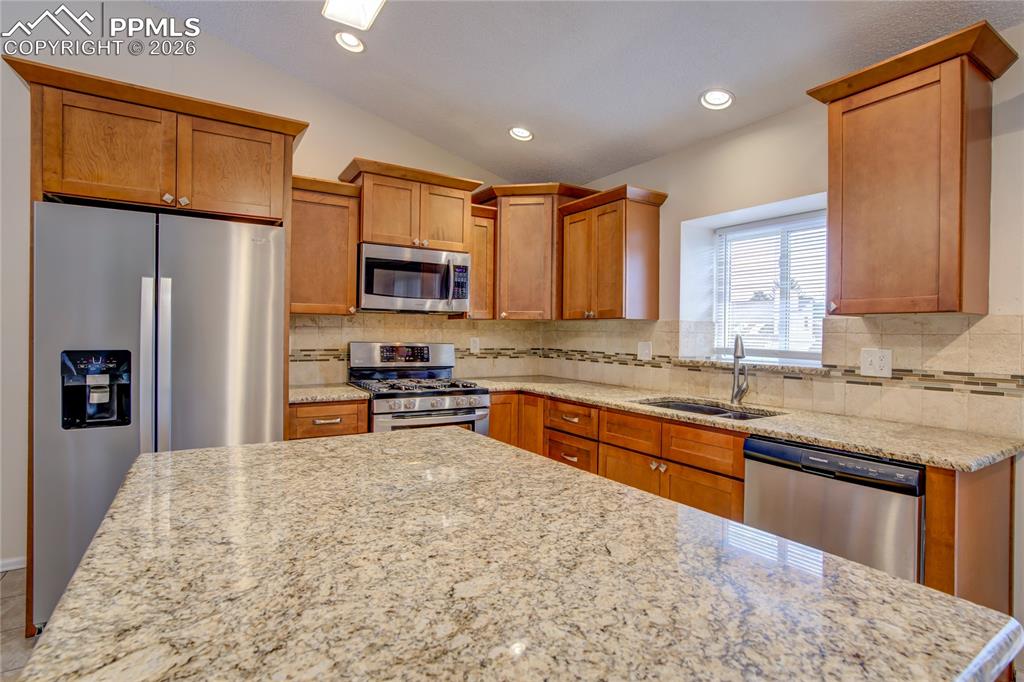 Image 7 of 28: Kitchen