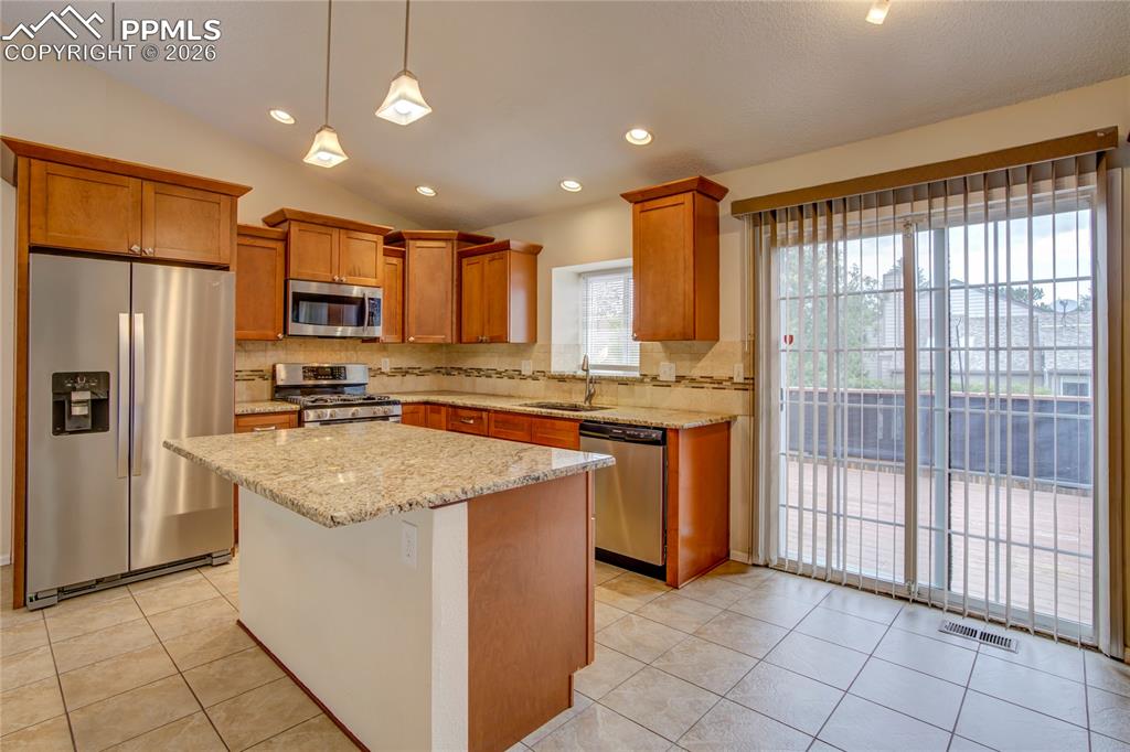 Image 8 of 28: Kitchen