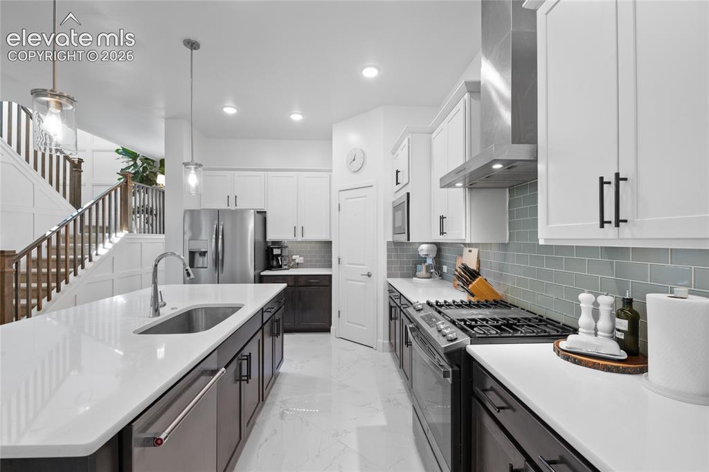 Image 14 of 45: Kitchen