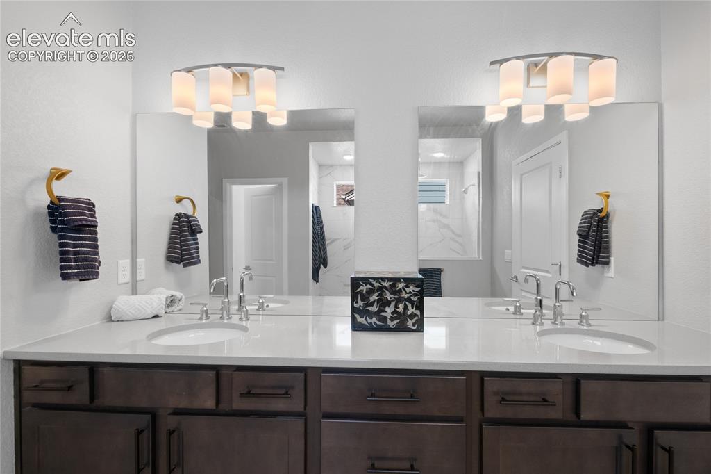 Image 28 of 45: Double vanity