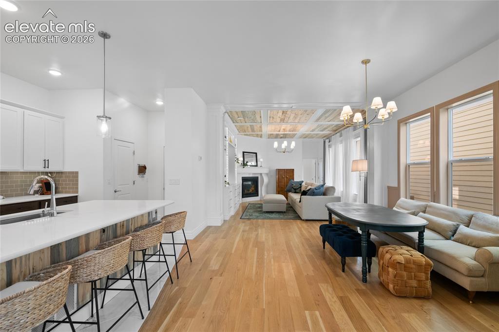 Image 7 of 45: Wonderful Entertaining Space