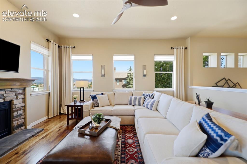Image 7 of 48: So much natural light! 