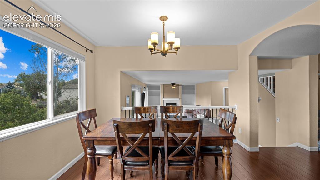 Image 14 of 41: Dining Area