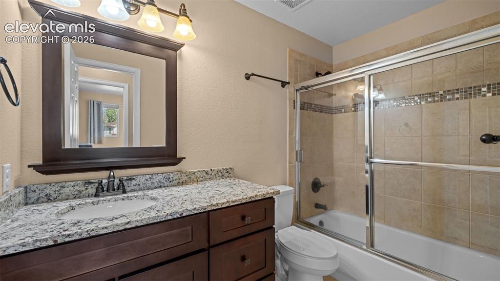 Image 20 of 41: Bathroom