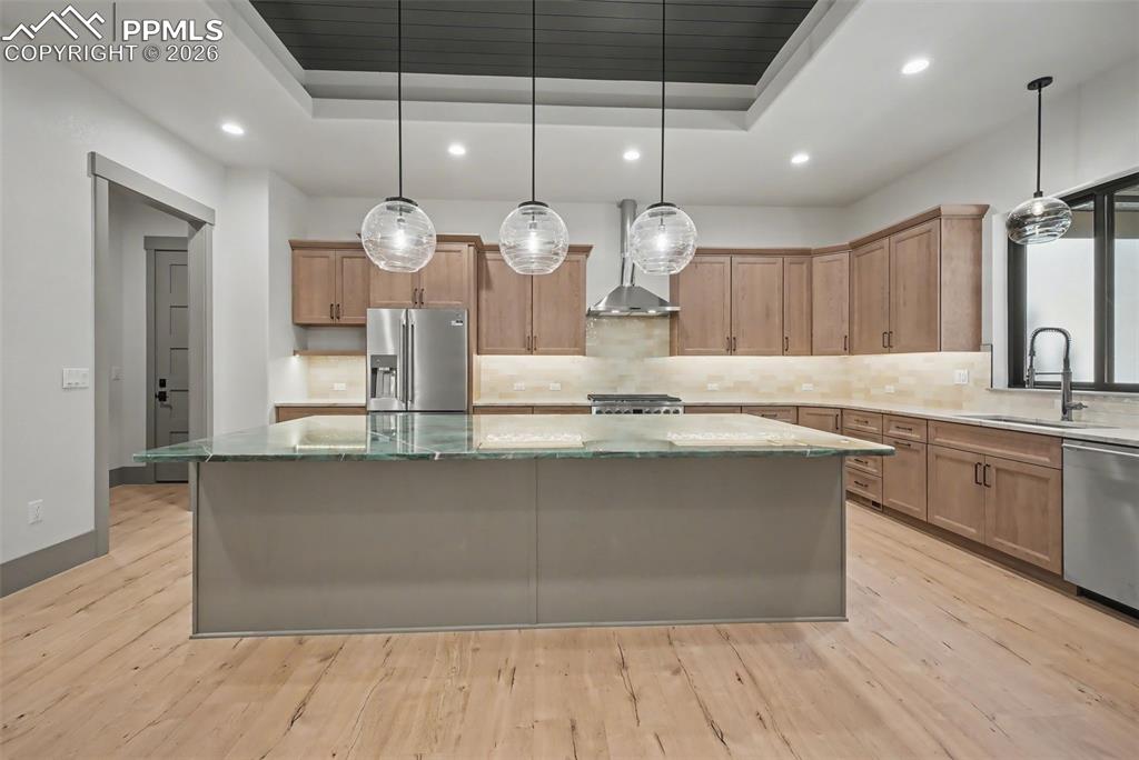 Image 11 of 50: Kitchen