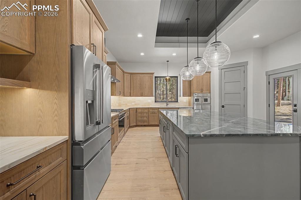 Image 12 of 50: Kitchen