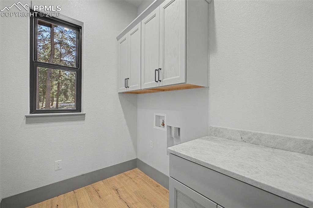 Image 24 of 50: Laundry