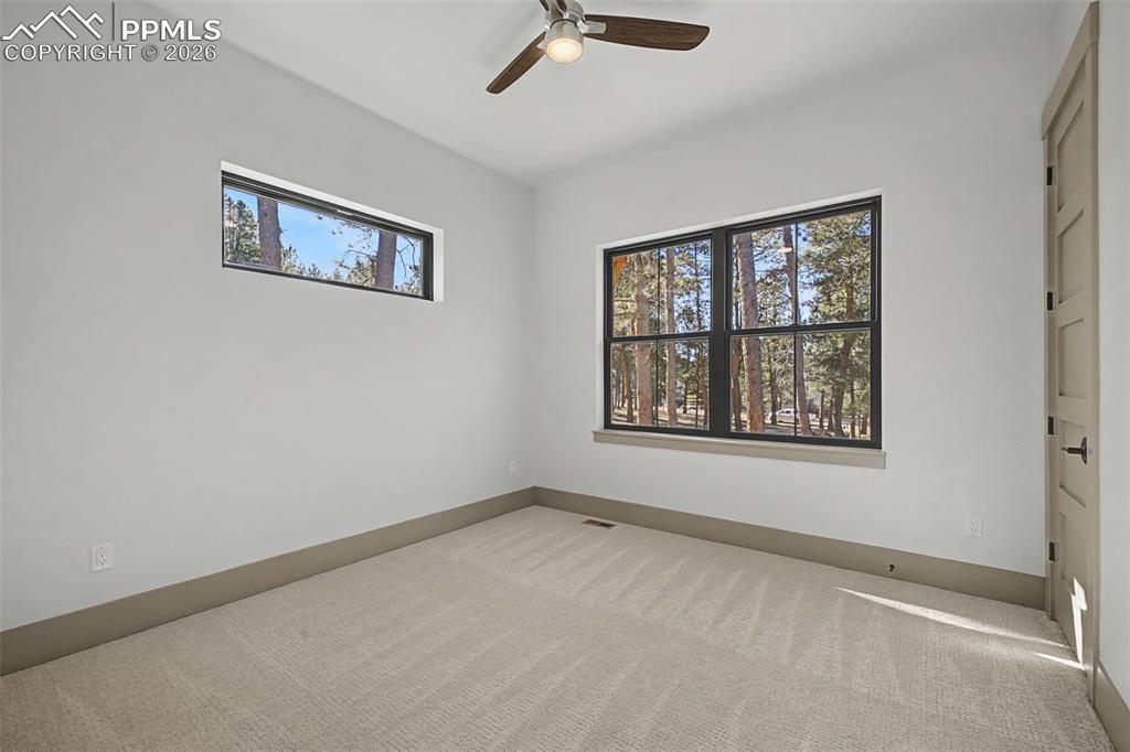 Image 25 of 50: Bedroom