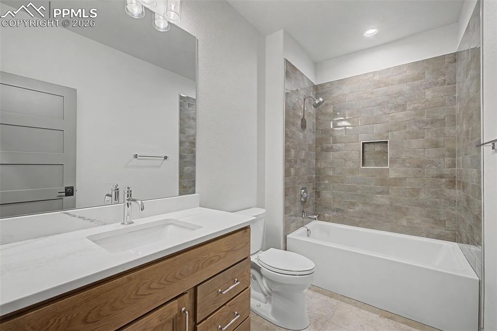 Image 38 of 50: Bathroom