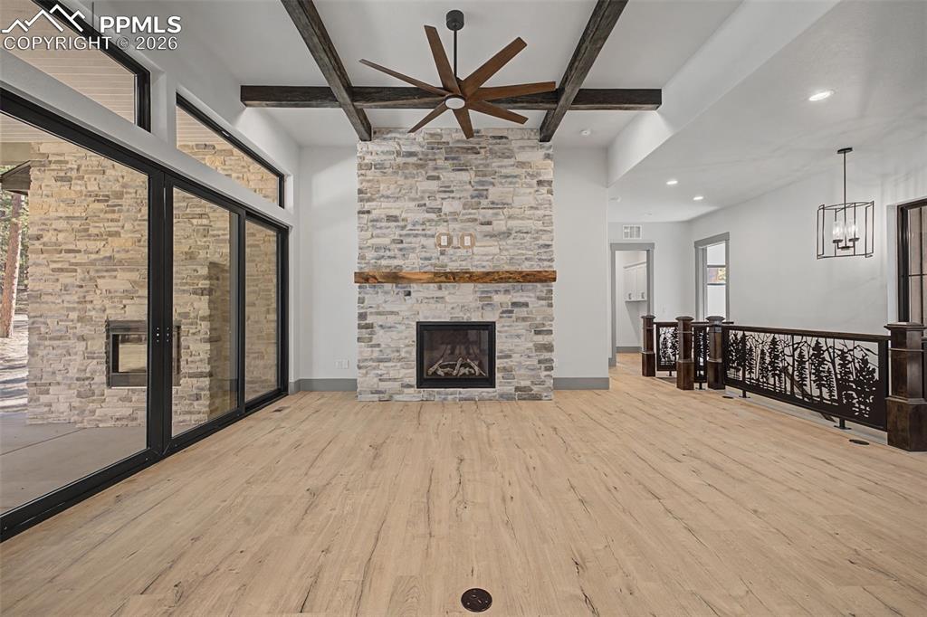 Image 4 of 50: Living Room