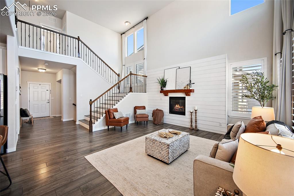 Image 12 of 50: Living Room