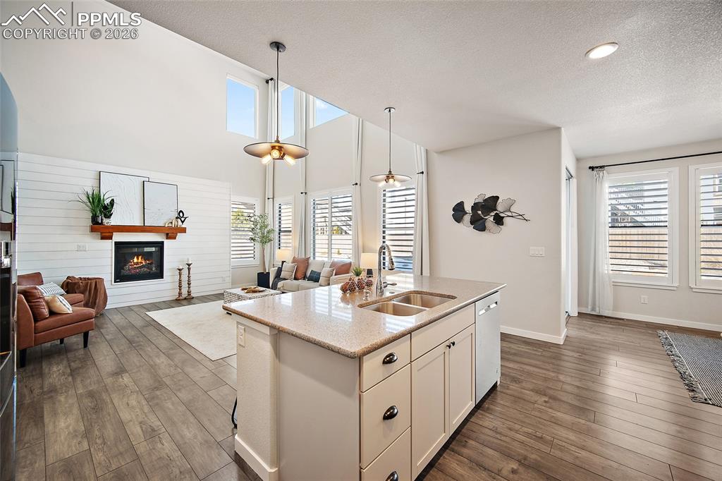 Image 15 of 50: Kitchen