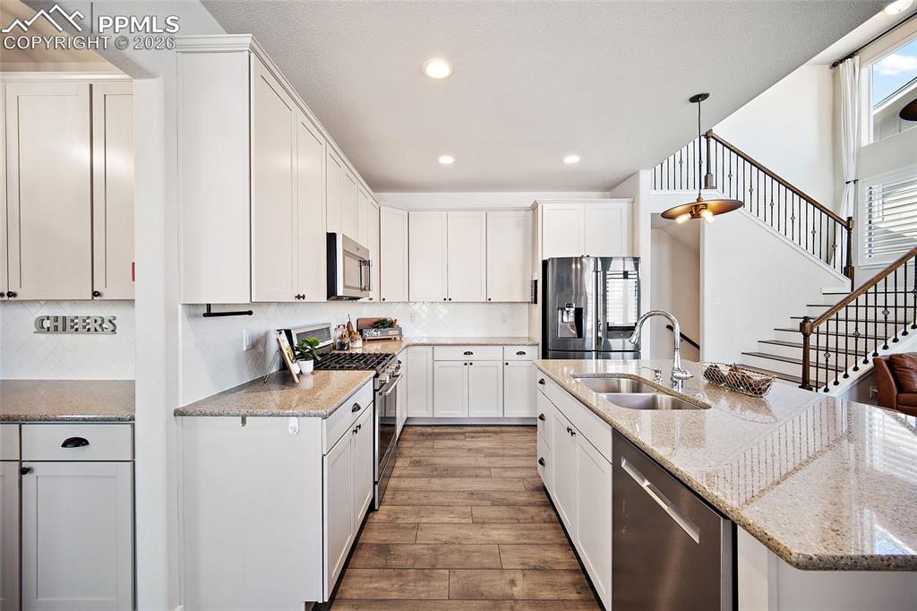 Image 16 of 50: Kitchen