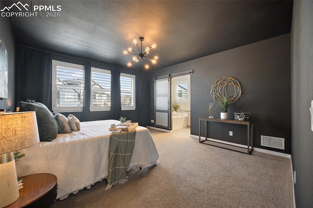 Image 23 of 50: Bedroom