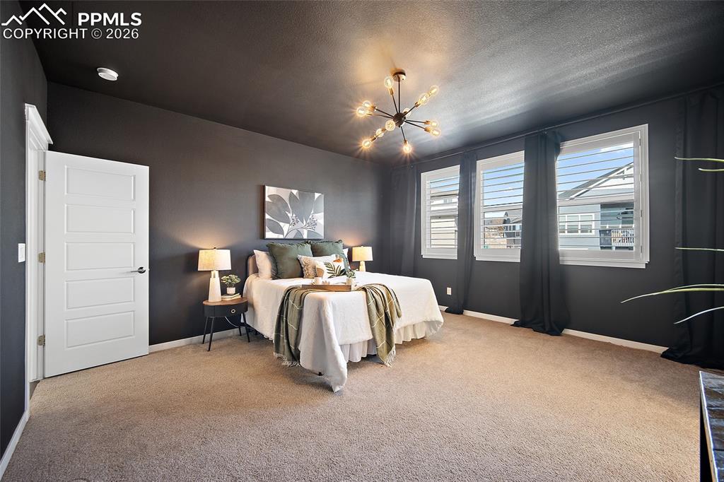 Image 24 of 50: Bedroom