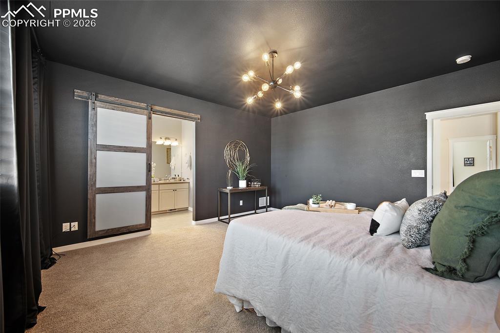 Image 25 of 50: Bedroom