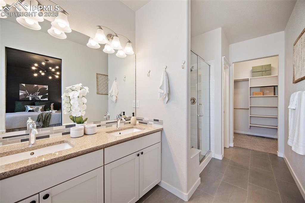 Image 27 of 50: Bathroom