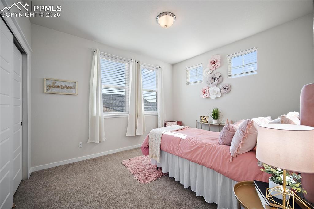 Image 30 of 50: Bedroom