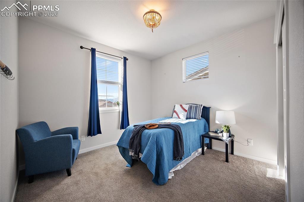 Image 32 of 50: Bedroom