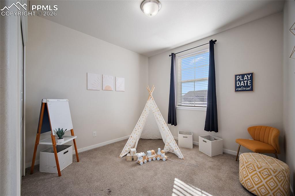 Image 33 of 50: Bedroom