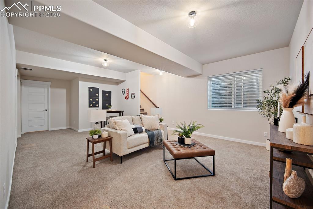 Image 37 of 50: Living Room