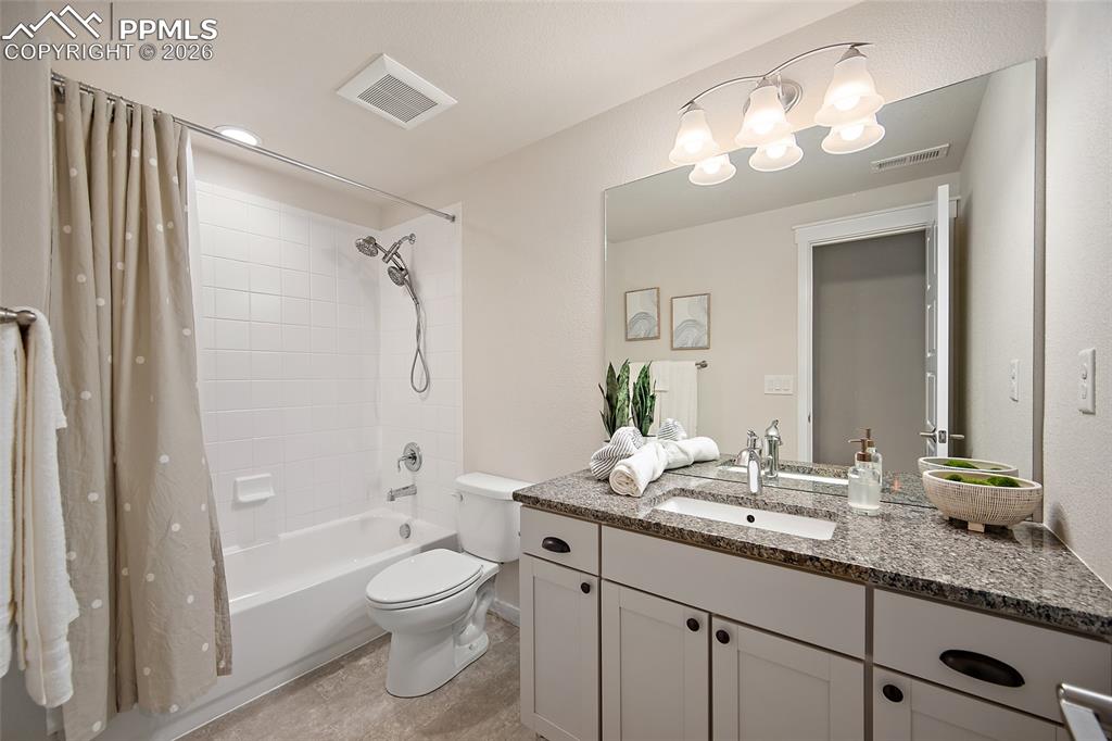 Image 41 of 50: Bathroom