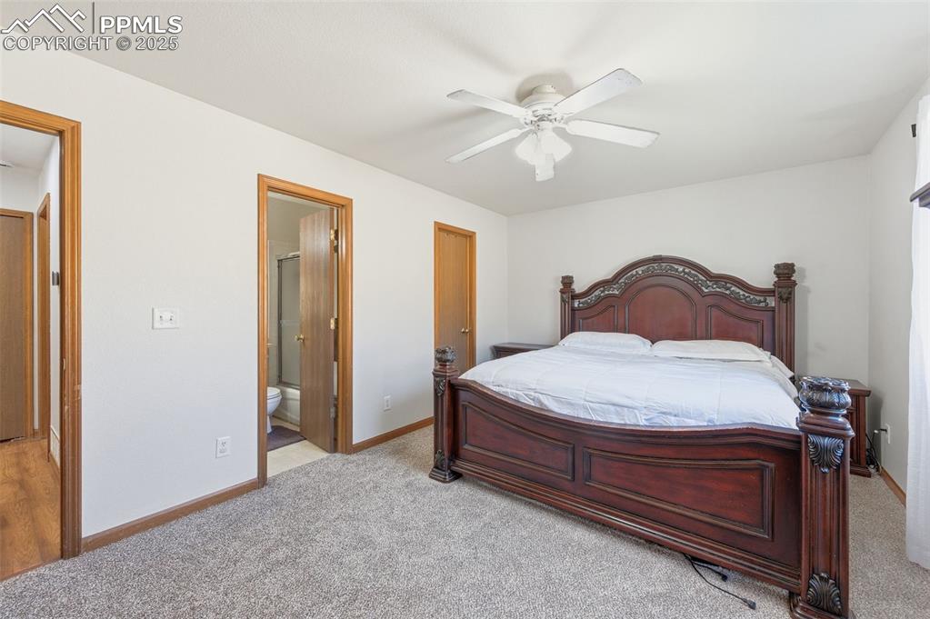 Image 14 of 32: Bedroom