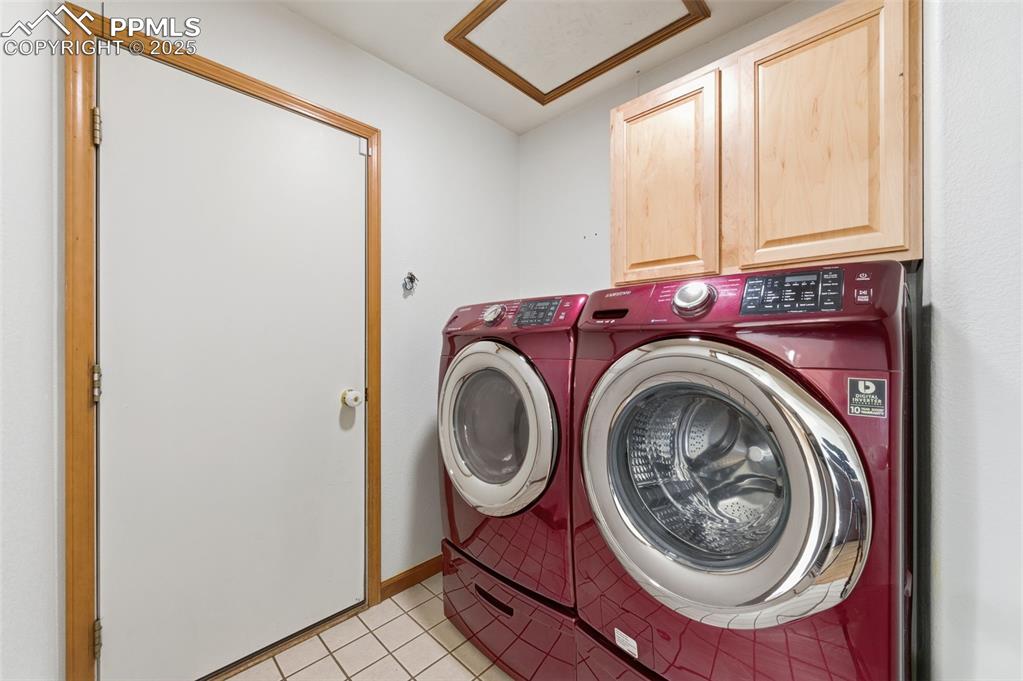 Image 18 of 32: Main Level Laundry