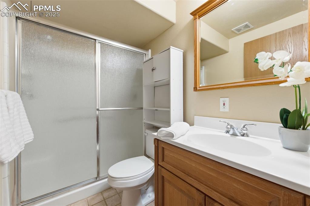 Image 24 of 32: Basement Full Bath