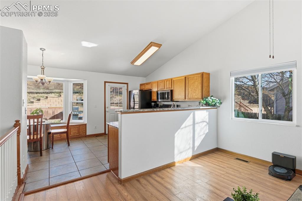 Image 7 of 32: Plenty of space for a dining table