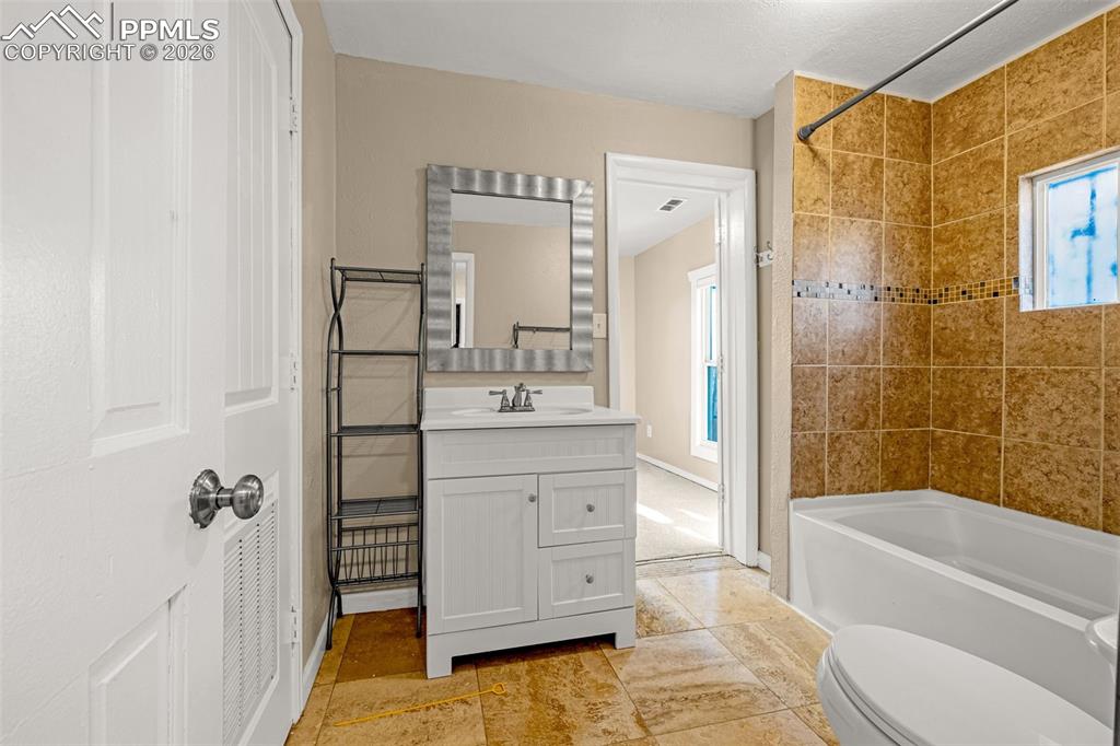 Image 11 of 29: Bathroom