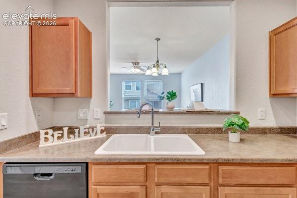 Image 9 of 35: Kitchen