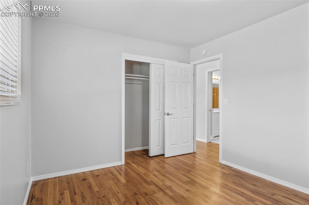 Image 17 of 25: Bedroom